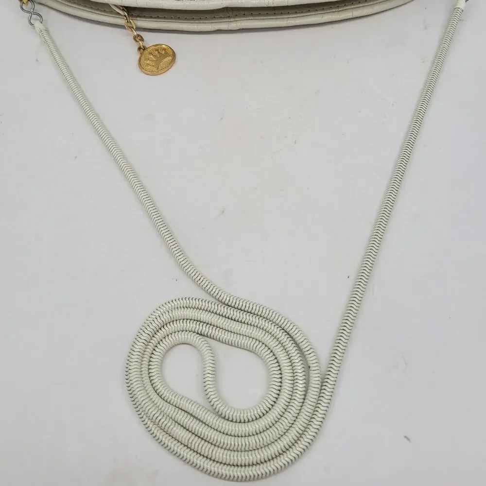 La Regale Vintage 70s Off White Mesh Chainmail Omega Chain Crossbody Bag Handbag